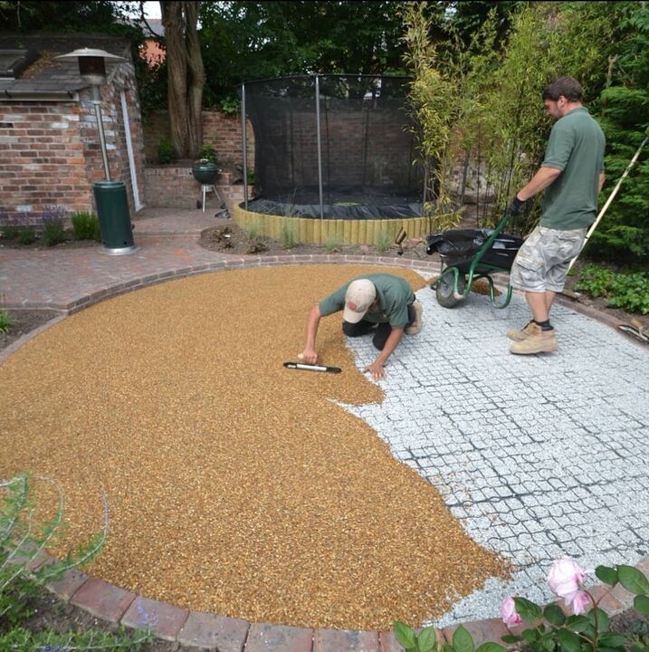 Instrucións para colocar unha alfombra de pedra
